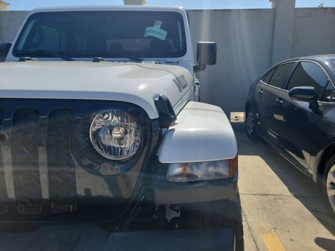Used 2022 Jeep Gladiator Mojave AWD/4WD image 11