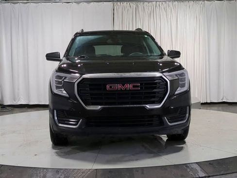 Used 2023 GMC Terrain SLE w/ Driver Convenience Package image 3