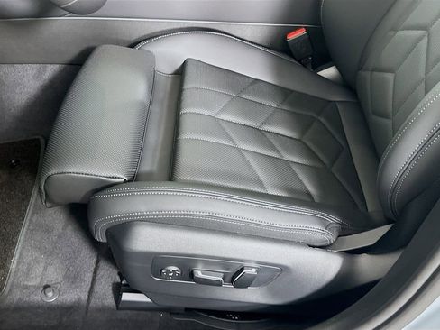 Used 2025 BMW 530i w/ M Sport Package image 21