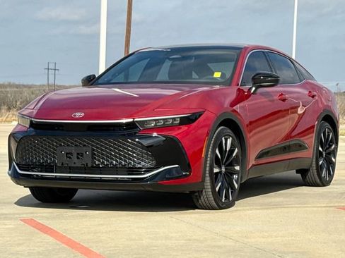 Used 2026 Toyota Crown Platinum image 3