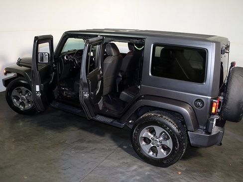 Used 2017 Jeep Wrangler Unlimited Sahara w/ Connectivity Group image 5