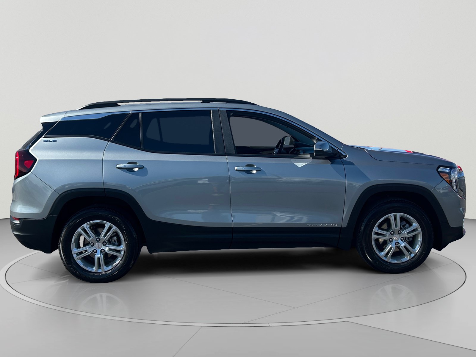 Used 2023 GMC Terrain SLE w/ Driver Convenience Package FWD image 6