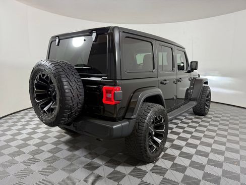 Used 2018 Jeep Wrangler Unlimited Sahara image 9