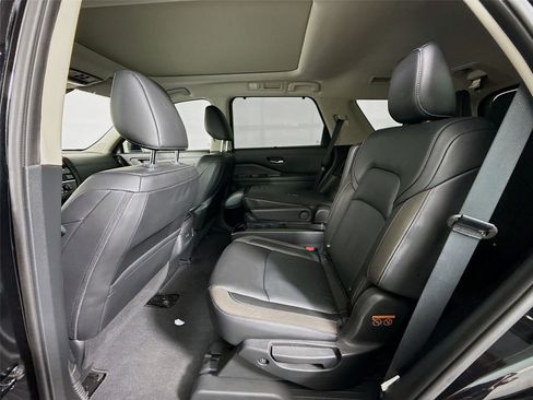Used 2023 Nissan Pathfinder SL w/ SL Premium Package FWD image 18