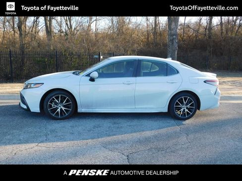 Used 2024 Toyota Camry SE image 2