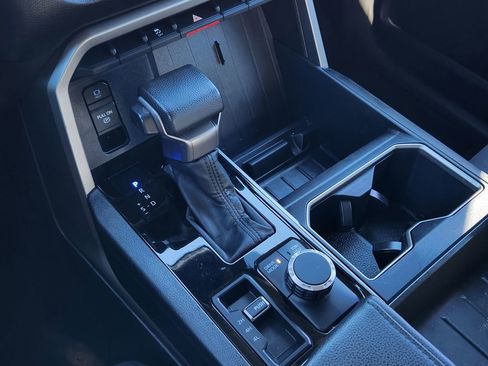 Used 2022 Toyota Tundra SR5 w/ SR5 Convenience Package image 21