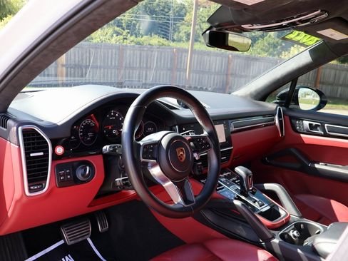 Used 2022 Porsche Cayenne GTS image 4