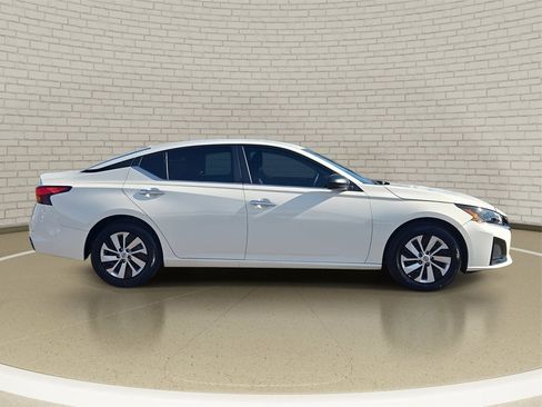 Used 2025 Nissan Altima 2.5 S image 4