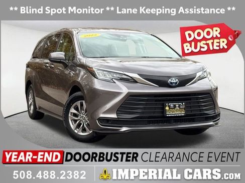 Used 2022 Toyota Sienna LE image 1