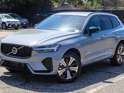 New 2025 Volvo XC60 T8 Core w/ Climate Package