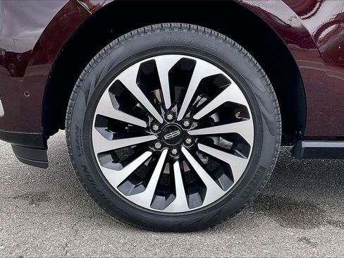 Used 2023 Lincoln Navigator Reserve image 8