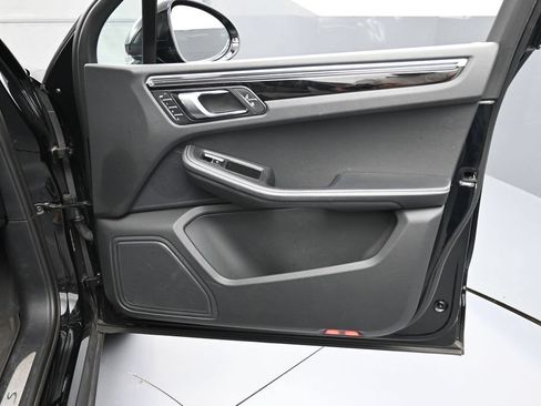Certified 2023 Porsche Macan S AWD/4WD image 28