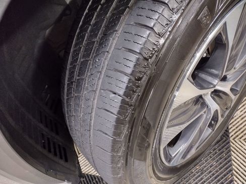 Used 2022 Toyota Highlander XLE image 6