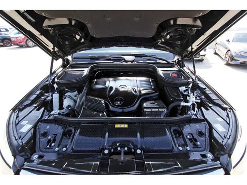 Used 2025 Mercedes-Benz GLS 450 4MATIC image 32