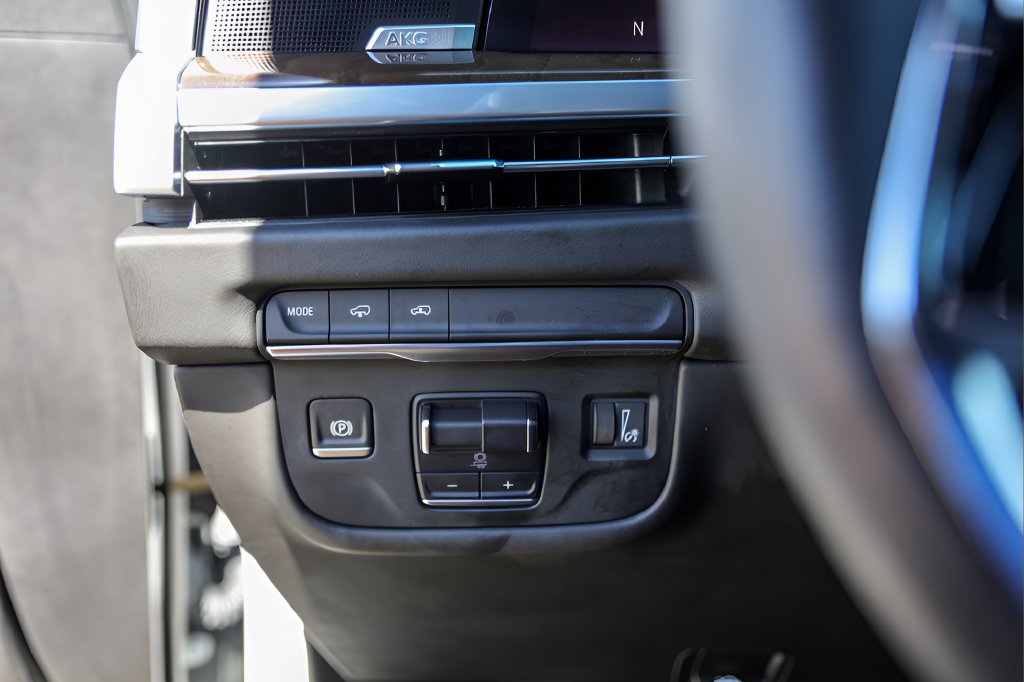 Used 2025 Cadillac Escalade ESV Premium Luxury Platinum w/ LPO, Radiant Package RWD image 15