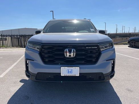 Certified 2025 Honda Pilot Black Edition image 2