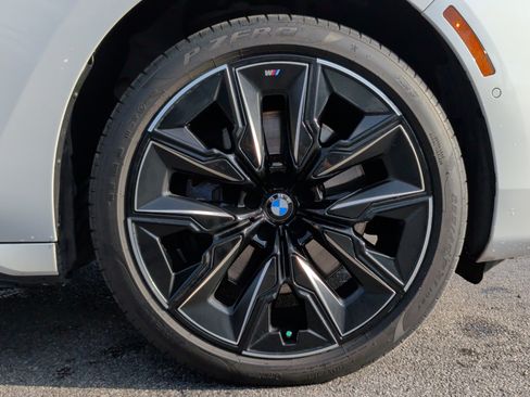 Certified 2023 BMW 760i xDrive w/ Executive Package image 13