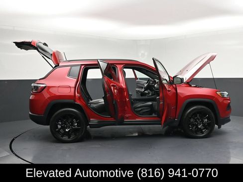 Used 2025 Jeep Compass Latitude w/ Altitude Special Edition AWD/4WD image 35