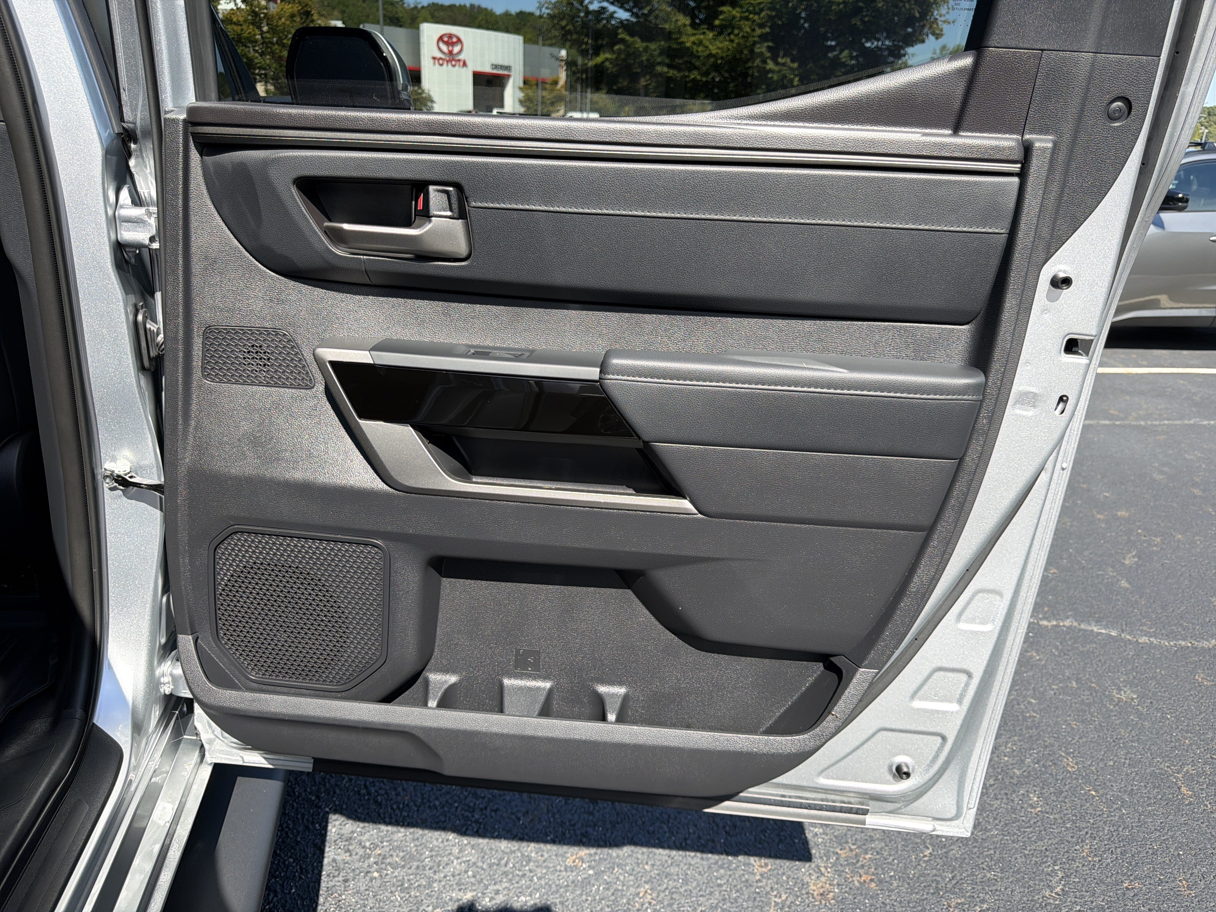 Used 2025 Toyota Tundra Limited AWD/4WD image 16