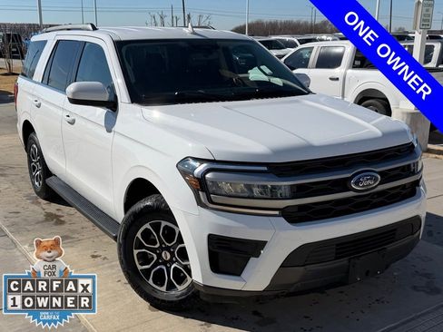 Used 2024 Ford Expedition XLT image 4