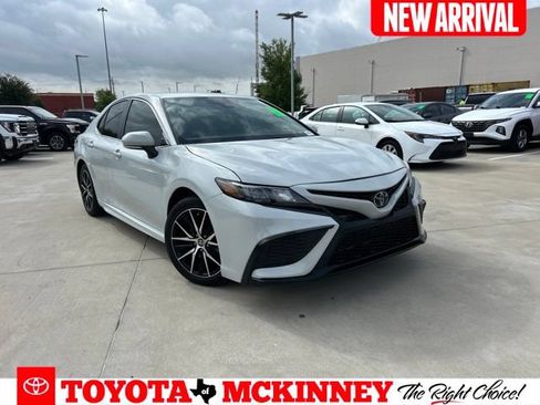 Used 2023 Toyota Camry SE FWD image 1