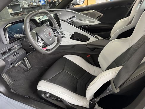 Used 2024 Chevrolet Corvette Stingray Preferred Cpe w/ 2LT image 9