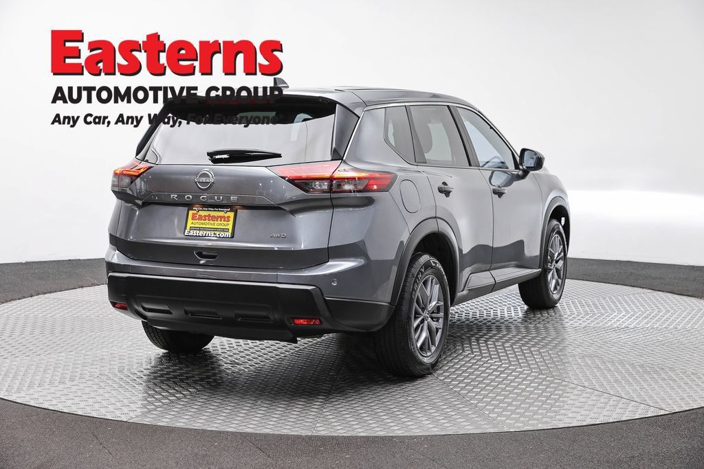 Used 2024 Nissan Rogue S AWD/4WD image 5