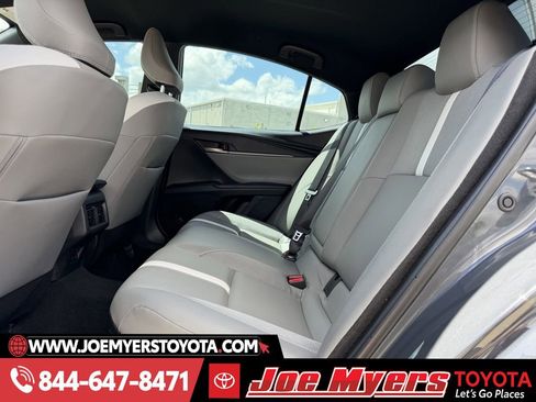 Used 2025 Toyota Camry SE w/ Convenience Package image 29