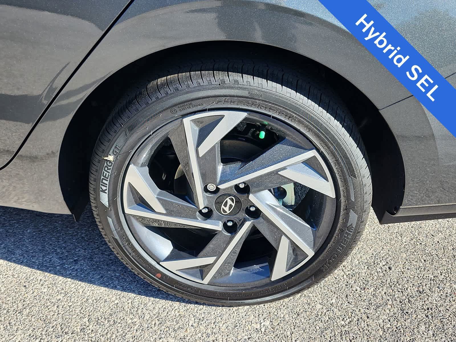 Certified 2025 Hyundai Elantra SEL FWD image 12