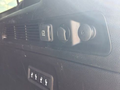 Used 2024 Jeep Wagoneer L Series II w/ Flexible Seating Group image 10