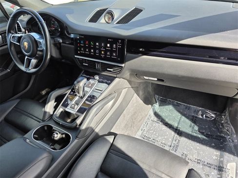 Used 2022 Porsche Cayenne image 32