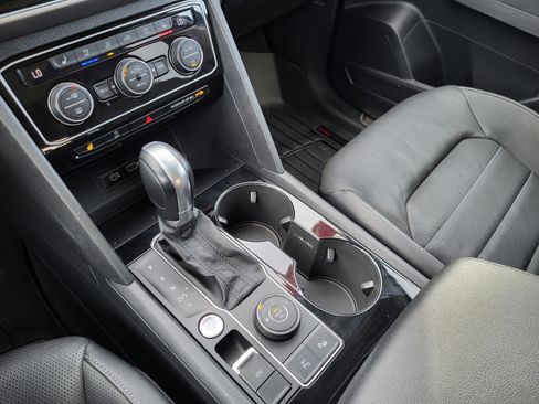 Used 2019 Volkswagen Atlas SEL Premium image 28