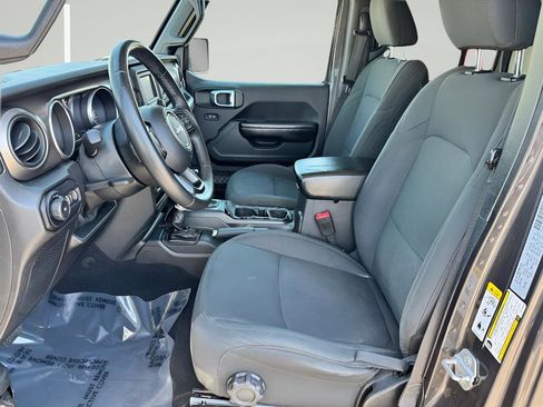 Used 2018 Jeep Wrangler Unlimited Sport S AWD/4WD image 16