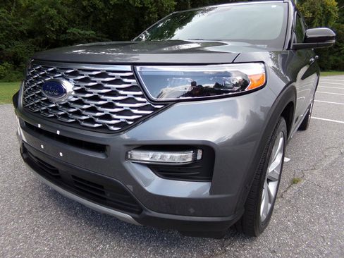 Used 2021 Ford Explorer Platinum w/ Equipment Group 601A AWD/4WD image 2