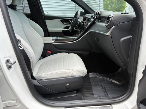 Used 2023 Mercedes-Benz GLC 300 4MATIC image 30