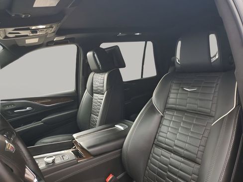 Certified 2023 Cadillac Escalade Sport Platinum w/ LPO, ONYX Package image 31