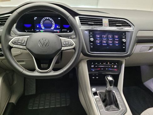 Used 2022 Volkswagen Tiguan SE FWD image 22