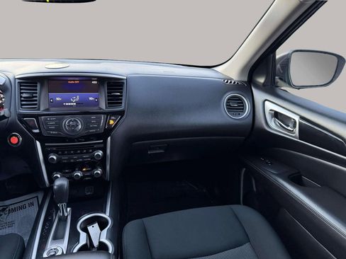 Used 2018 Nissan Pathfinder SV image 27
