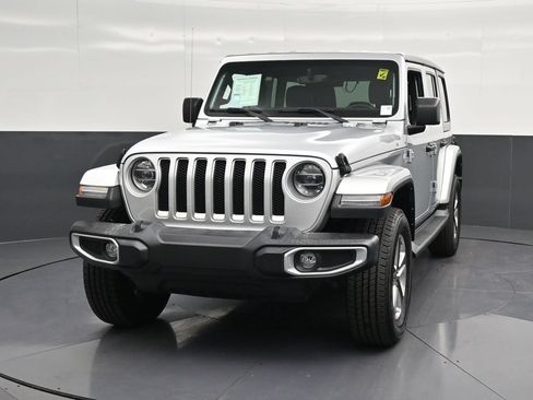 Used 2022 Jeep Wrangler Unlimited Sahara w/ LED Lighting Group AWD/4WD image 6
