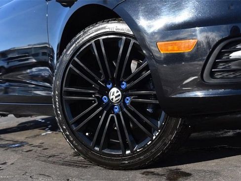 Used 2014 Volkswagen Eos Sport image 3