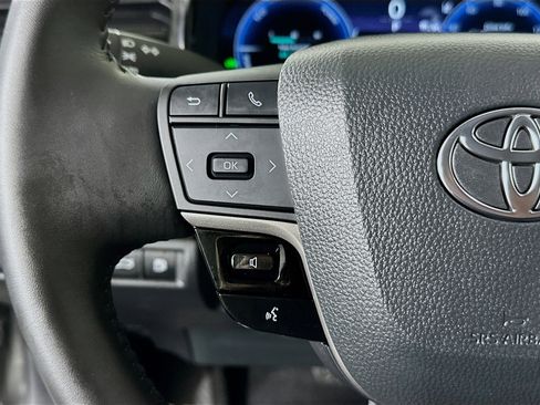 Used 2025 Toyota Camry XLE image 16