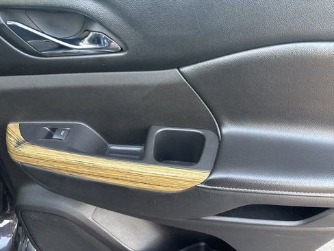 Used 2018 GMC Acadia Denali image 41