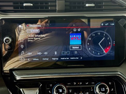 Used 2024 GMC Sierra 3500 Denali w/ Technology Package image 15