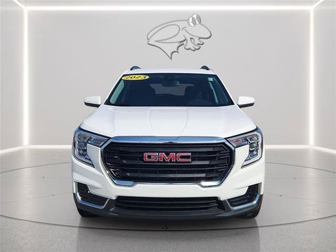 Used 2023 GMC Terrain SLE w/ Driver Convenience Package AWD/4WD image 2