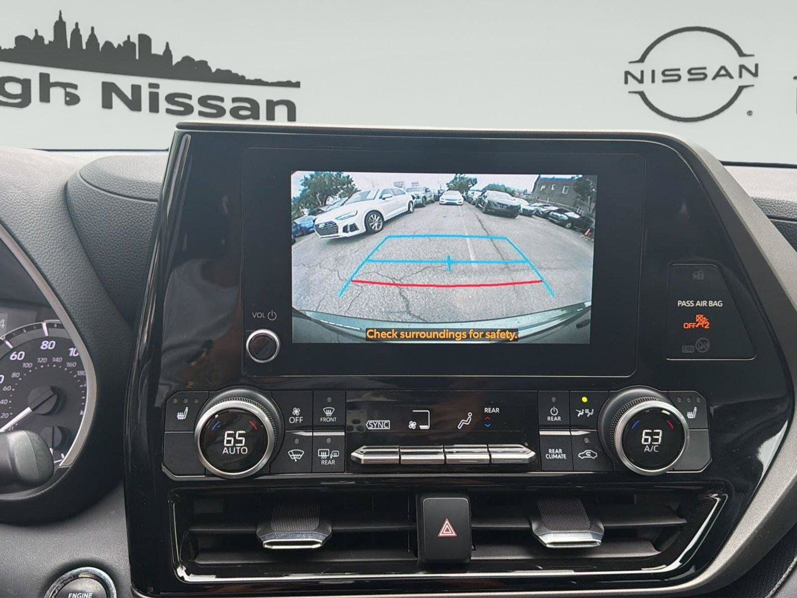 Used 2023 Toyota Highlander XLE AWD/4WD image 19