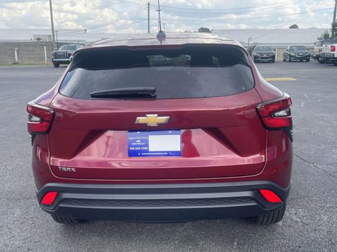 Used 2025 Chevrolet Trax LS image 4