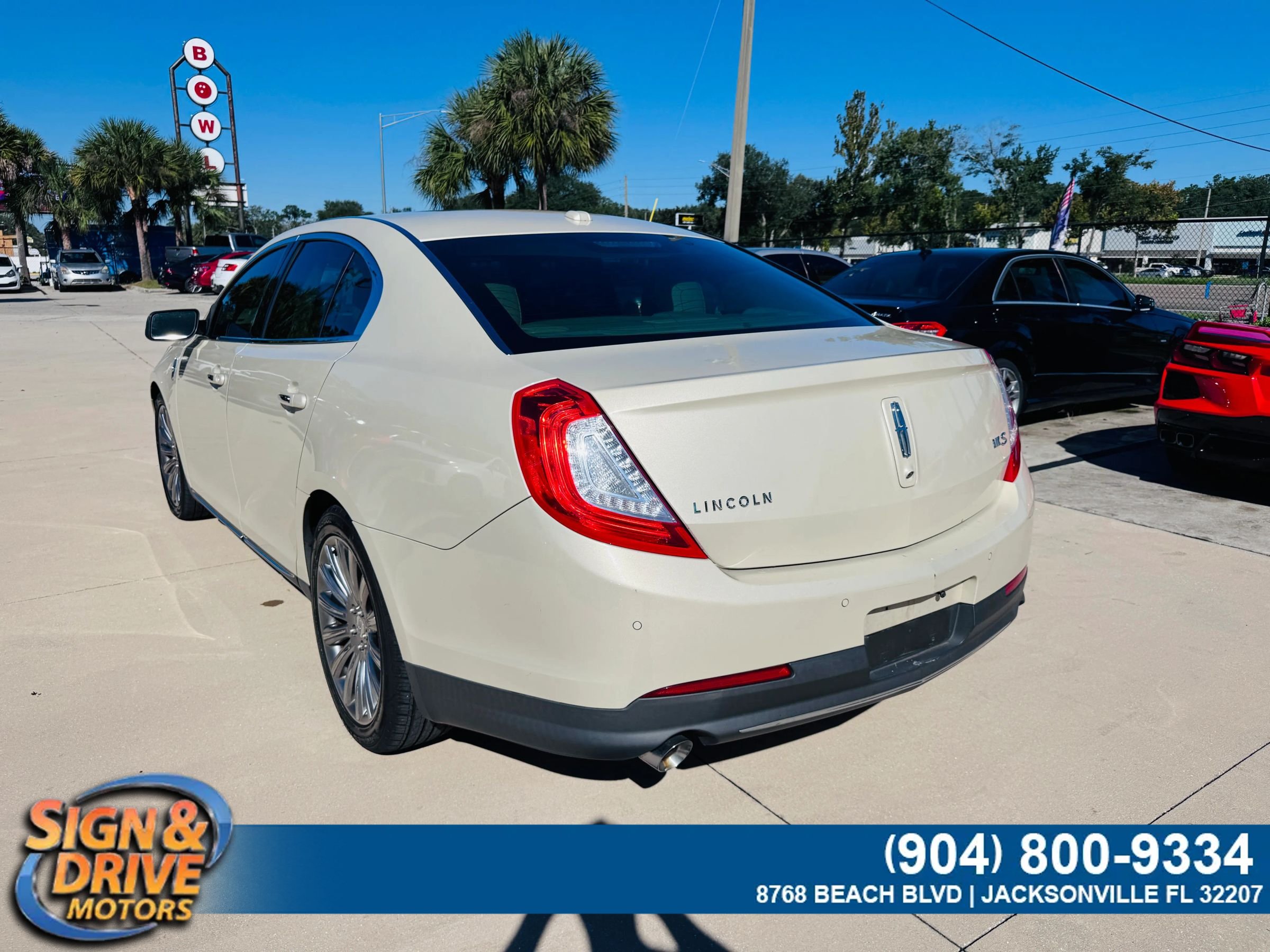 Used 2014 Lincoln MKS w/ Equipment Group 101A FWD image 4