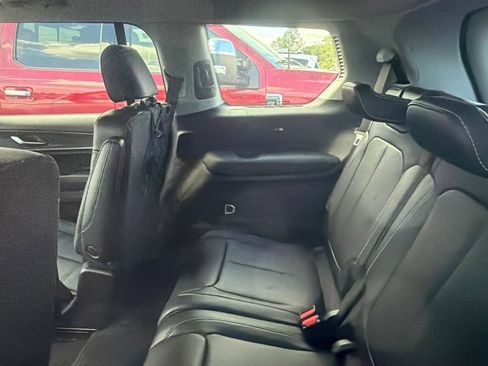 Certified 2022 Jeep Grand Cherokee L Limited w/ Black Appearance Package AWD/4WD image 9