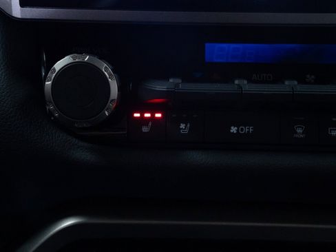 Used 2025 Toyota Tundra Limited image 13