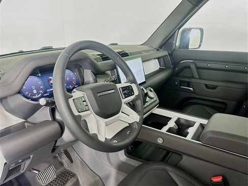 Used 2025 Land Rover Defender 110 S image 9